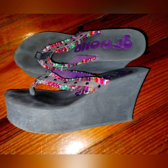 Groovy Platforms - Picture 1 of 8